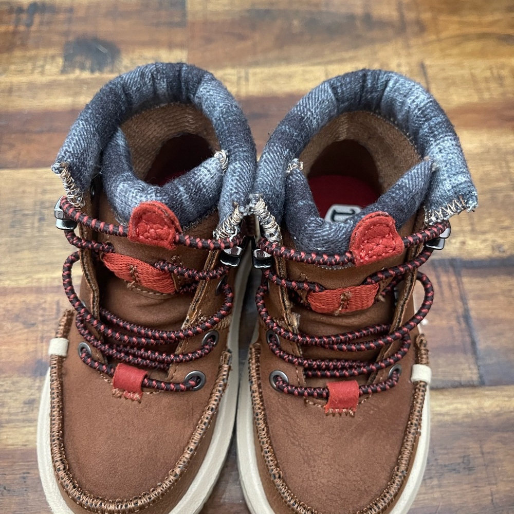 Hey Dude Kids Boots in Brown and Red “Bradley” - Picture 11 of 11